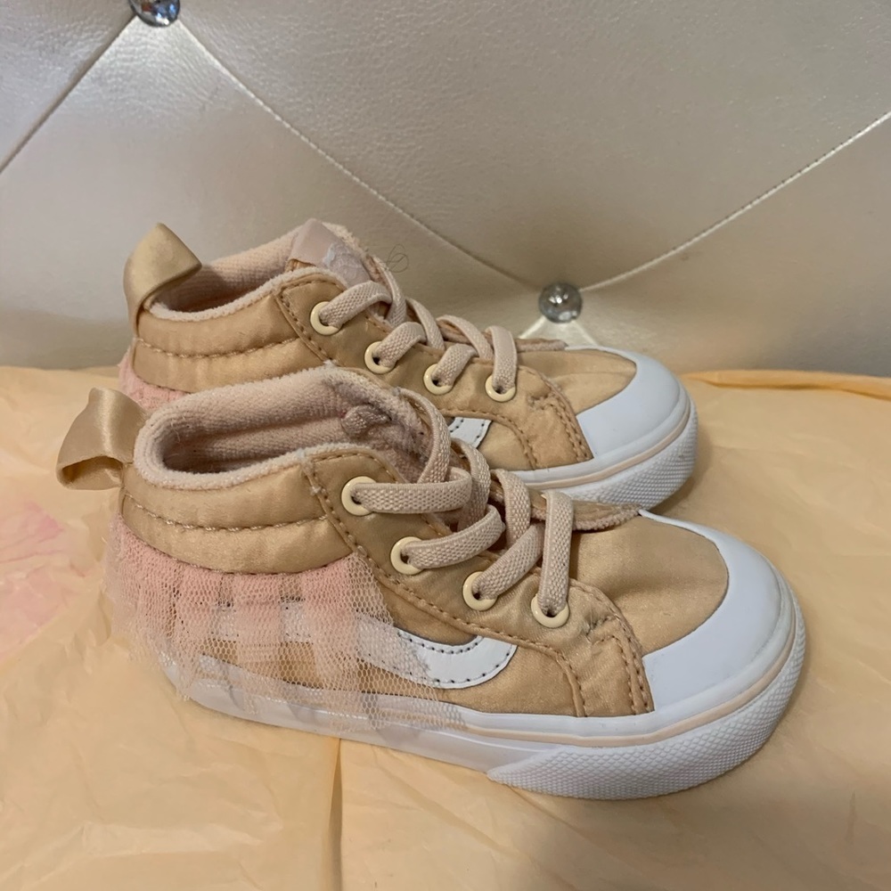 Pretty peach toddler vans